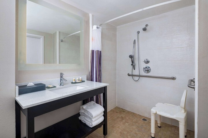 Room 11 of 29