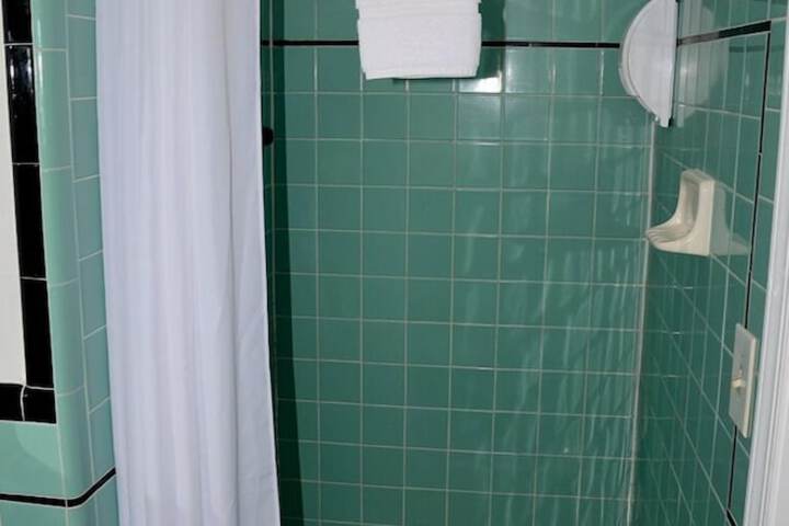 Room 10 of 42
