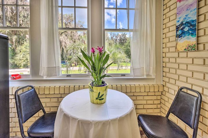 Historic Crescent City Studio - Lakefront w / Dock!