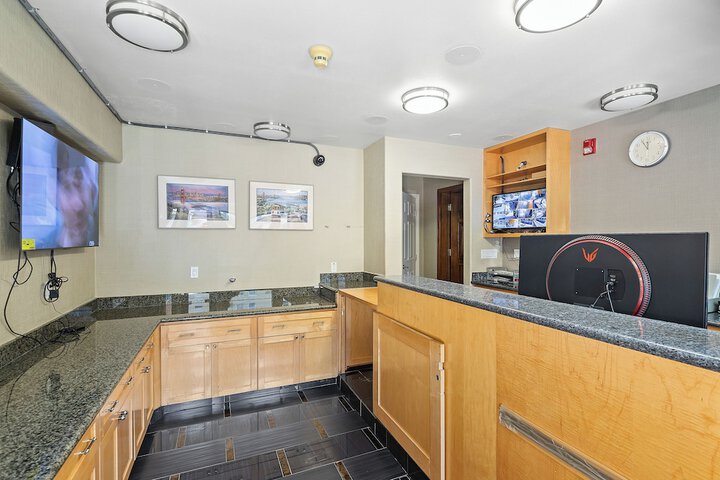 Alexis Park Hotel