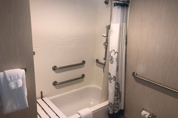 Room 32 of 42