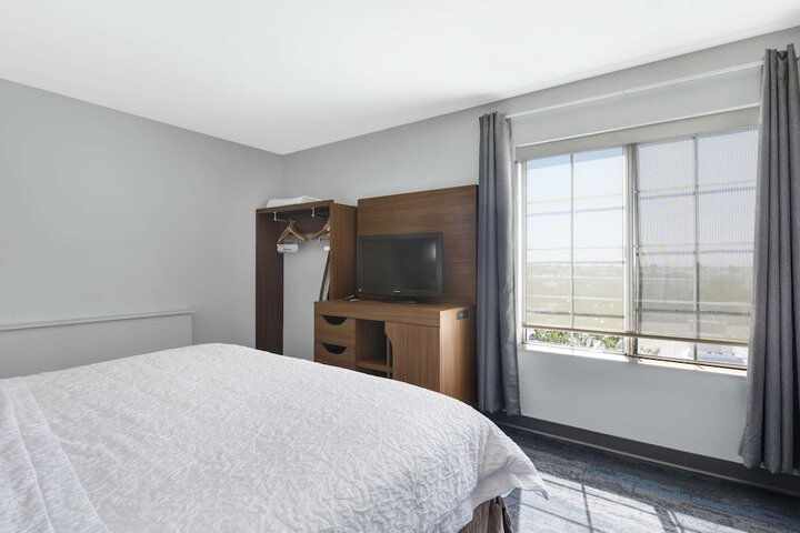 Room 8 of 41