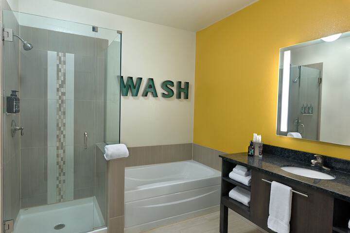 Oxford Suites Bellingham