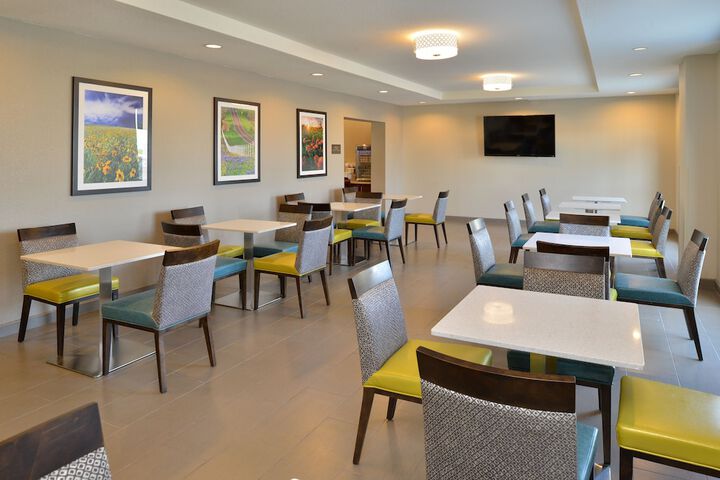 Comfort Inn & Suites Victoria North