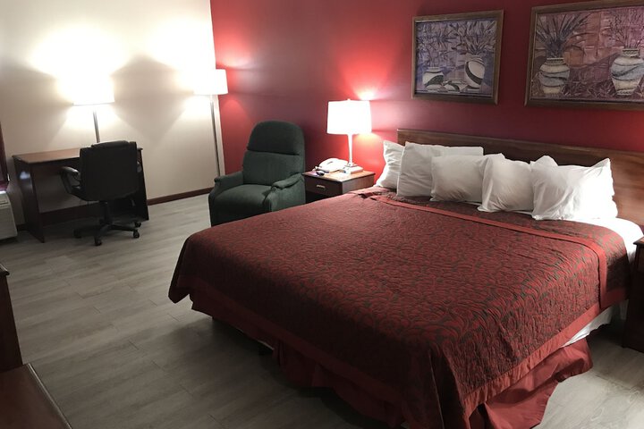 Days Inn by Wyndham Hillsboro