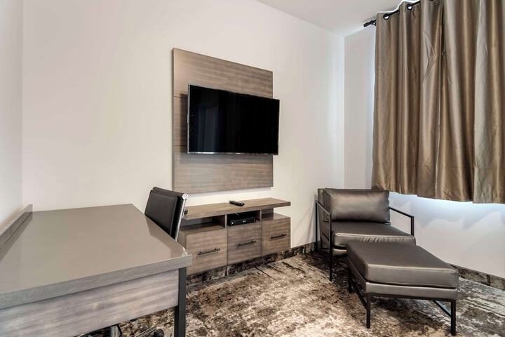 Room 25 of 42