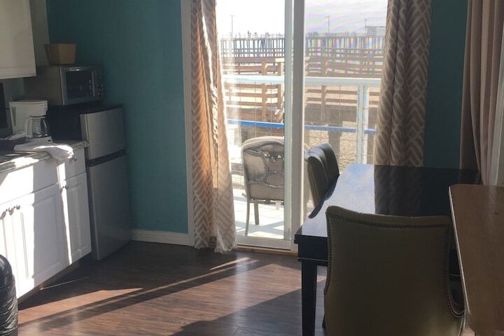 Dolphin Cove Motel