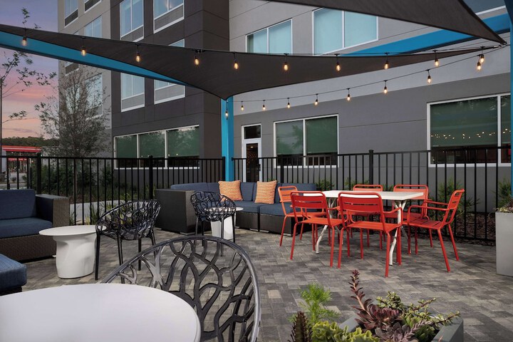 Terrace/Patio 33 of 34