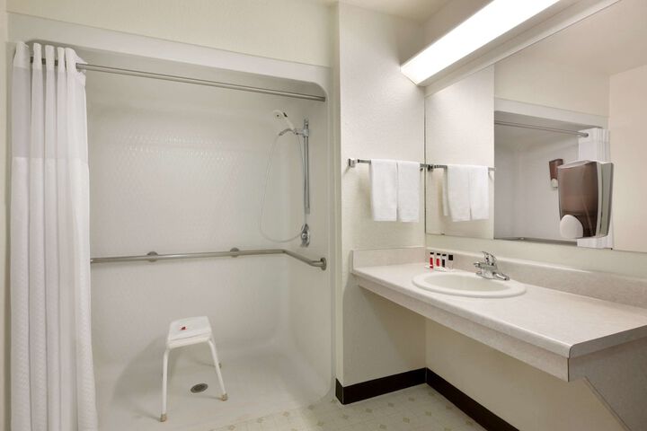 Room 9 of 18