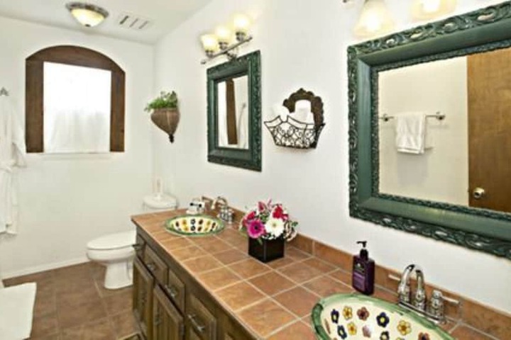 The Lakehouse Bed & Breakfast