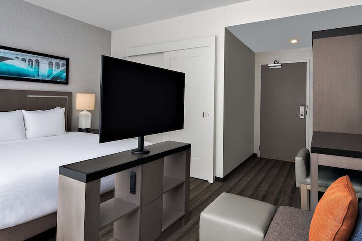 Room 33 of 54