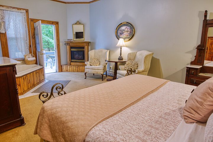 Rockwell Falls Inn and Wine Bar