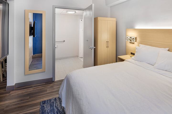 Room 27 of 75