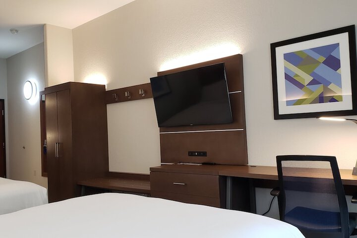 Room 28 of 47