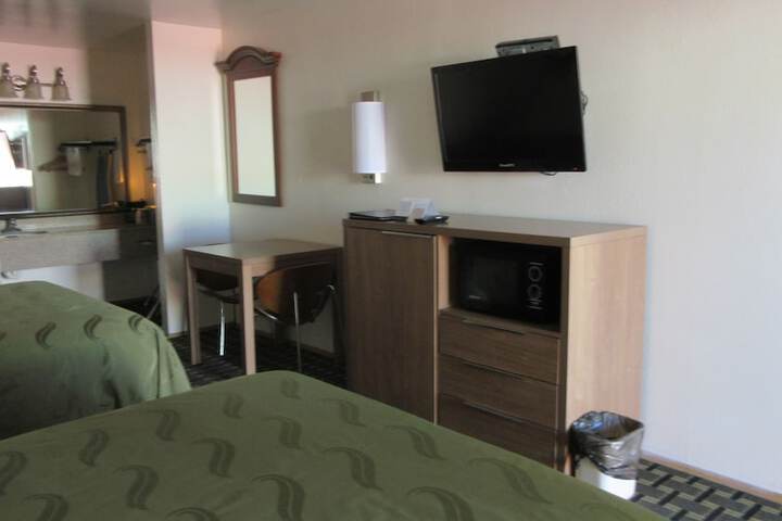 Room 32 of 47