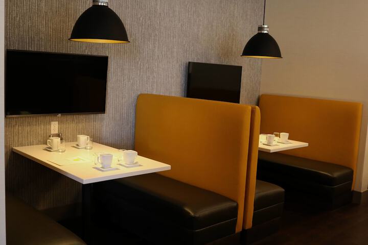 Dining 33 of 37