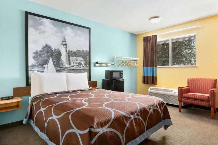 Room 17 of 19