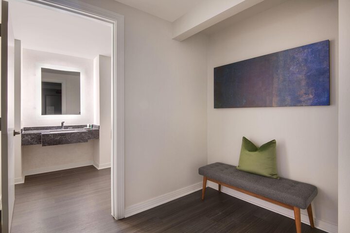 Room 32 of 81