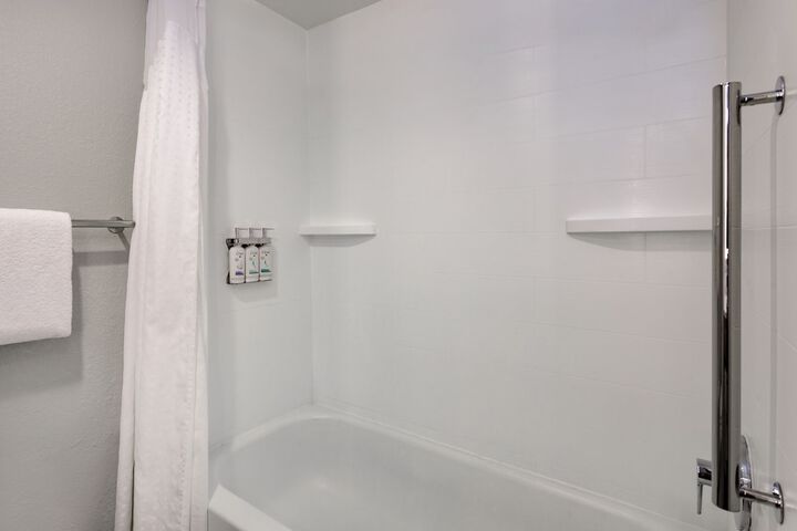 Room 25 of 60