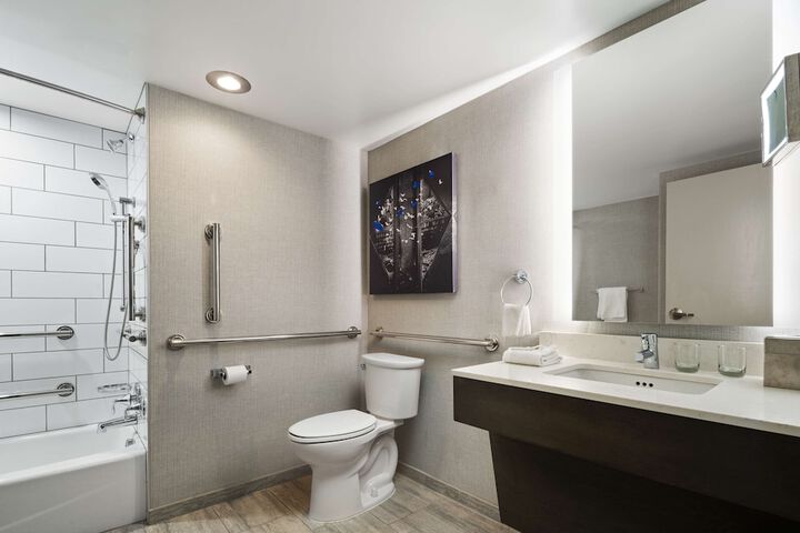 DoubleTree by Hilton Pittsburgh Airport