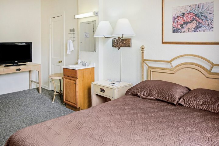 Room 68 of 77