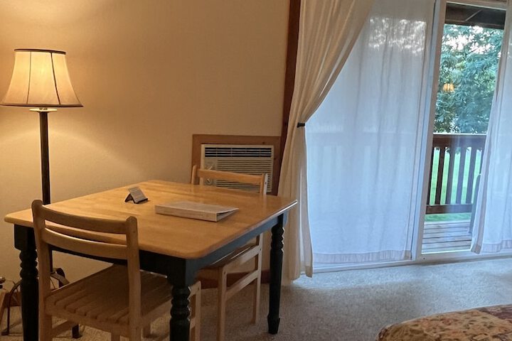Room 53 of 210
