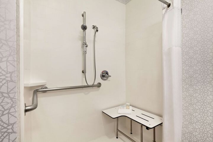 Room 8 of 27