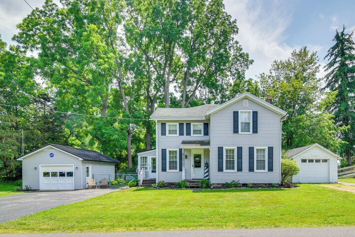 Sodus Point Home - Walkable to Beach!