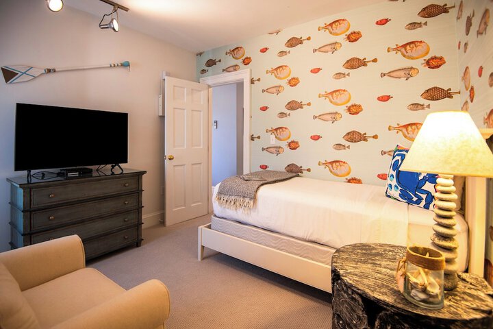 Room 26 of 143