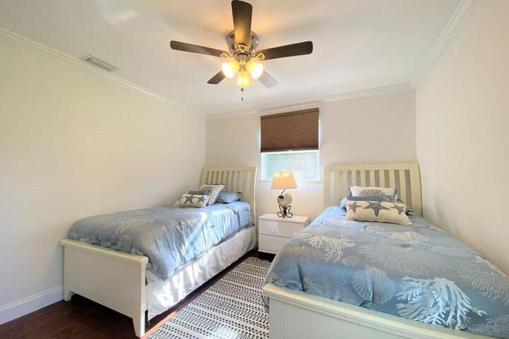 Cheerfull 4 / bed/ 3 Bath / pool / best Location