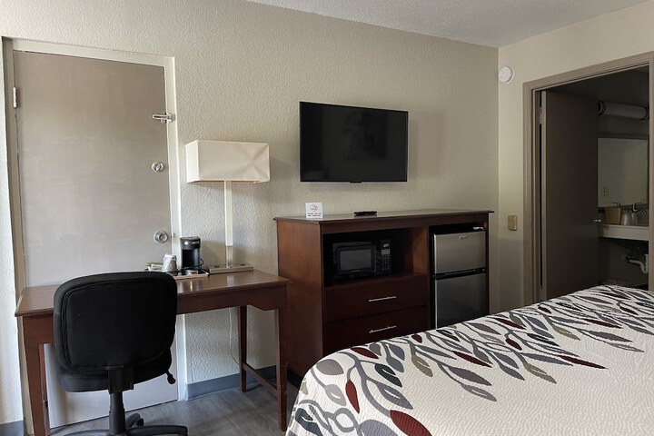 Room 12 of 30