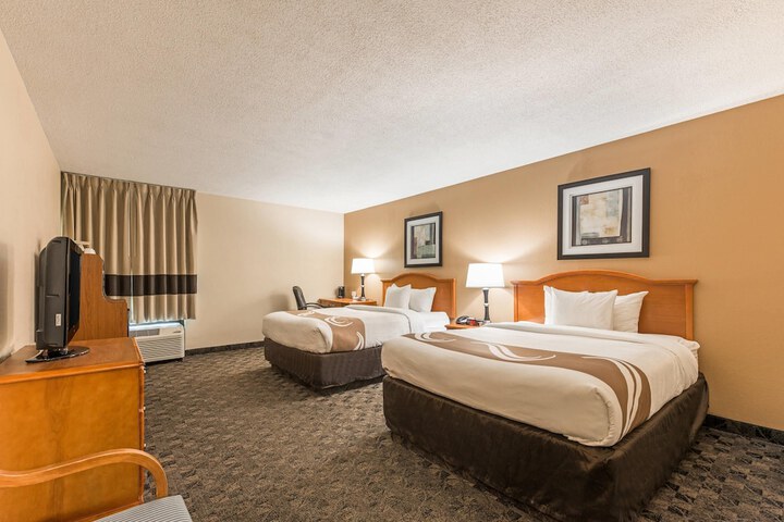 Quality Inn & Suites Portage Central