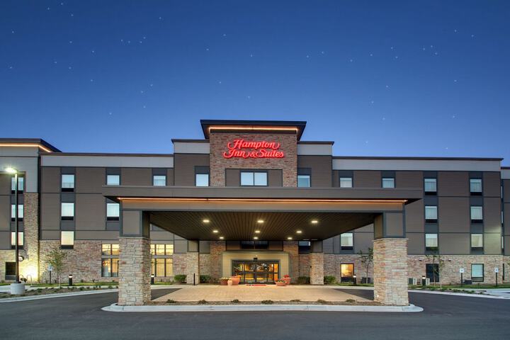 Hampton Inn & Suites Milwaukee West