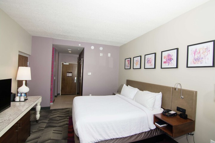 Room 27 of 64