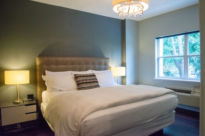 Room 17 of 32
