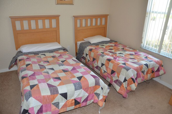 Room 7 of 8