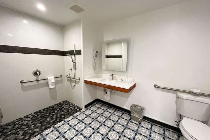 Room 32 of 32