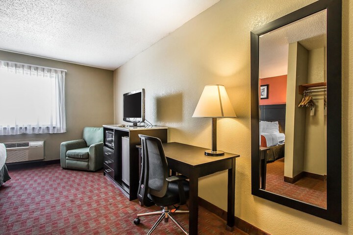 Room 27 of 40
