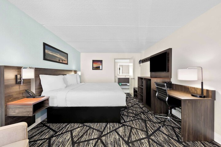 Room 17 of 40