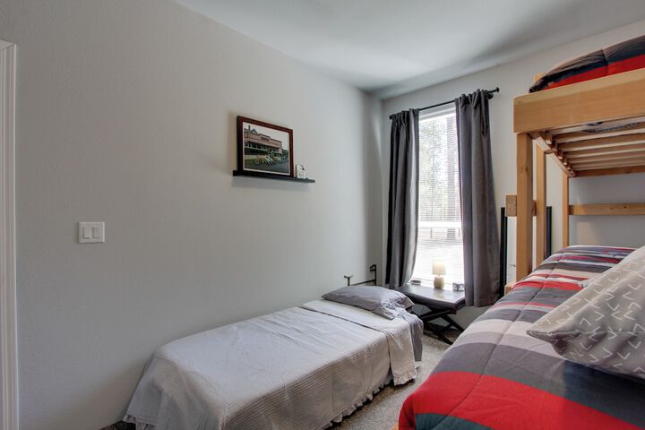 the Hub La Pine Vacation Rental - Dog Friendly!