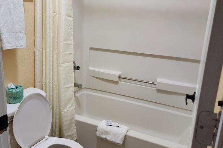 Room 15 of 19