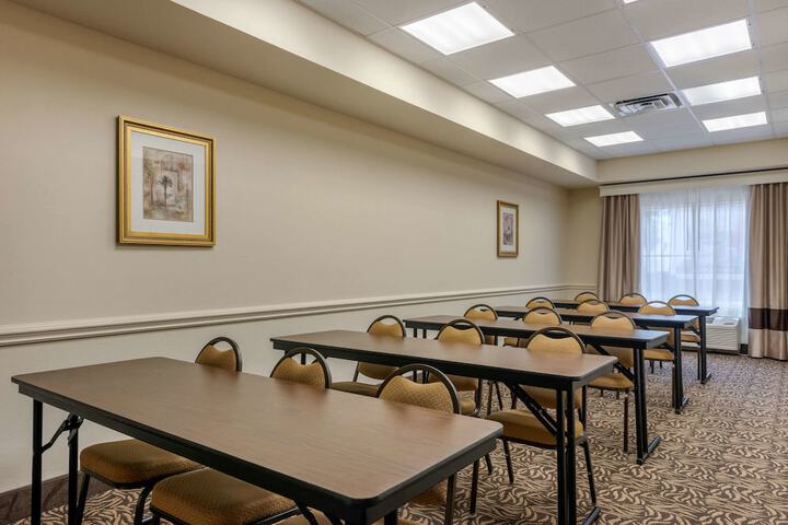 Comfort Inn & Suites Fort Myers Airport