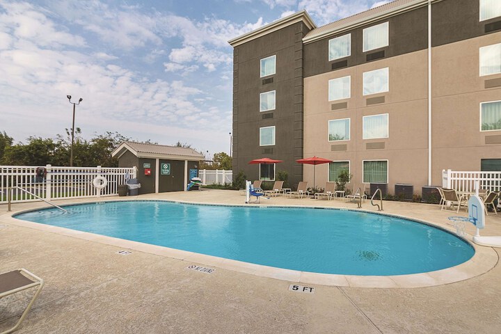 Pool 4 of 39