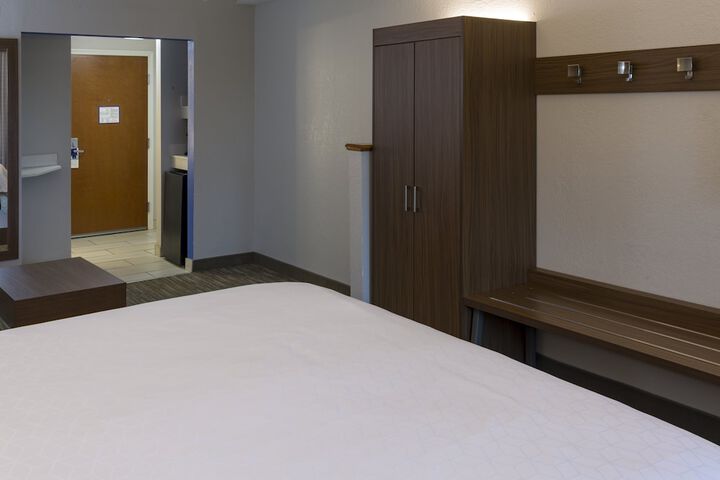 Room 17 of 49