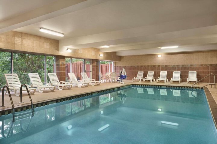 Country Inn & Suites by Radisson Newnan, GA