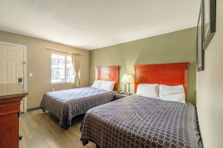 Deluxe Inn Miami OK