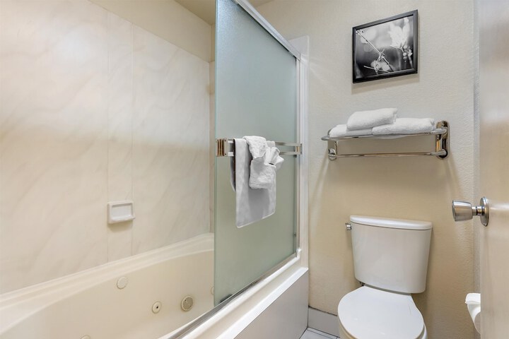Best Western Plus Inn of Hayward
