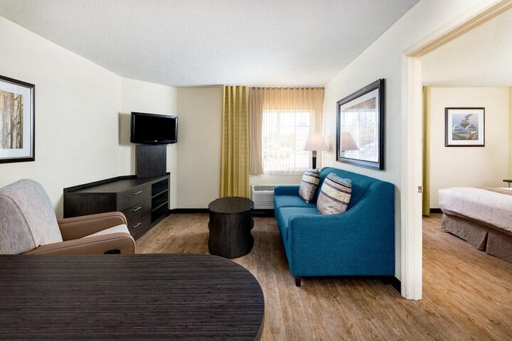 Room 27 of 40