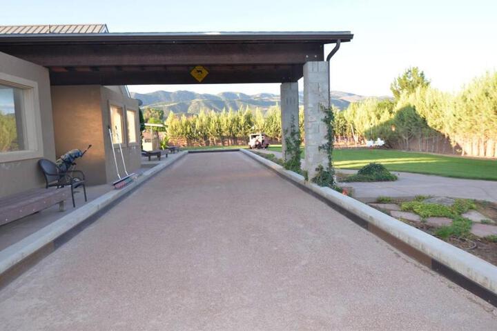 Tacit Shadow Resort Paradise Deluxe Suite Gym, Coffee Bar, Hot-Tub, Free Laundry, Food Available