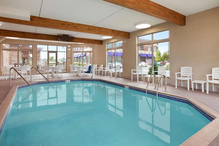 Country Inn & Suites by Radisson Roseville - St. Paul